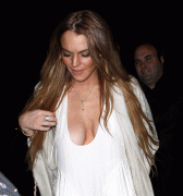 Lindsay Lohan fehér ruhában