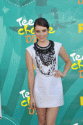 emma roberts sexy leg