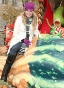 Tiffany Thornton   Macy's Thanksgiving Day Parade, Manhattan 26.11.09 (7x) 2cd5aa57725082 